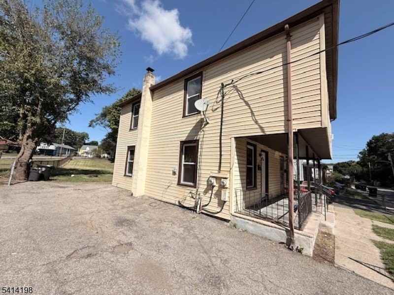 17 Stoll St - Photo 2 of 8