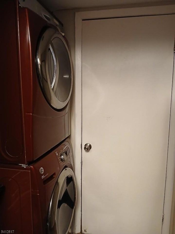 391 Mohegan Cir - Photo 6 of 14