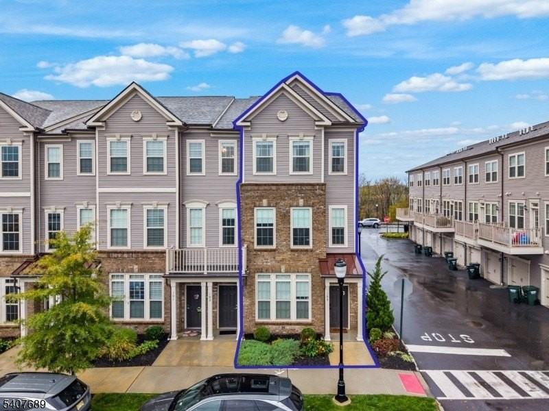 105 Robeson St - Photo 2 of 48