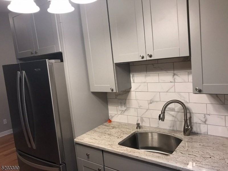 1814 Spruce Hills Dr - Photo 3 of 13