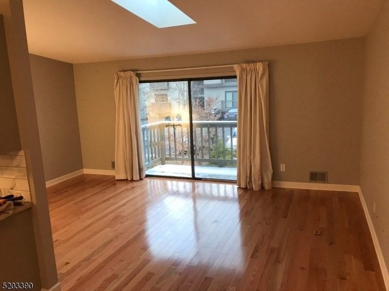 1814 Spruce Hills Dr - Photo 5 of 13