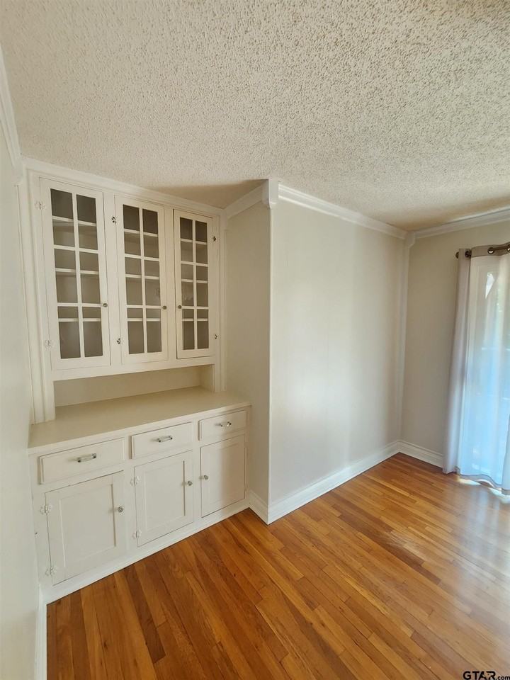 608 W 3rd St Apt B - Photo 6 of 21