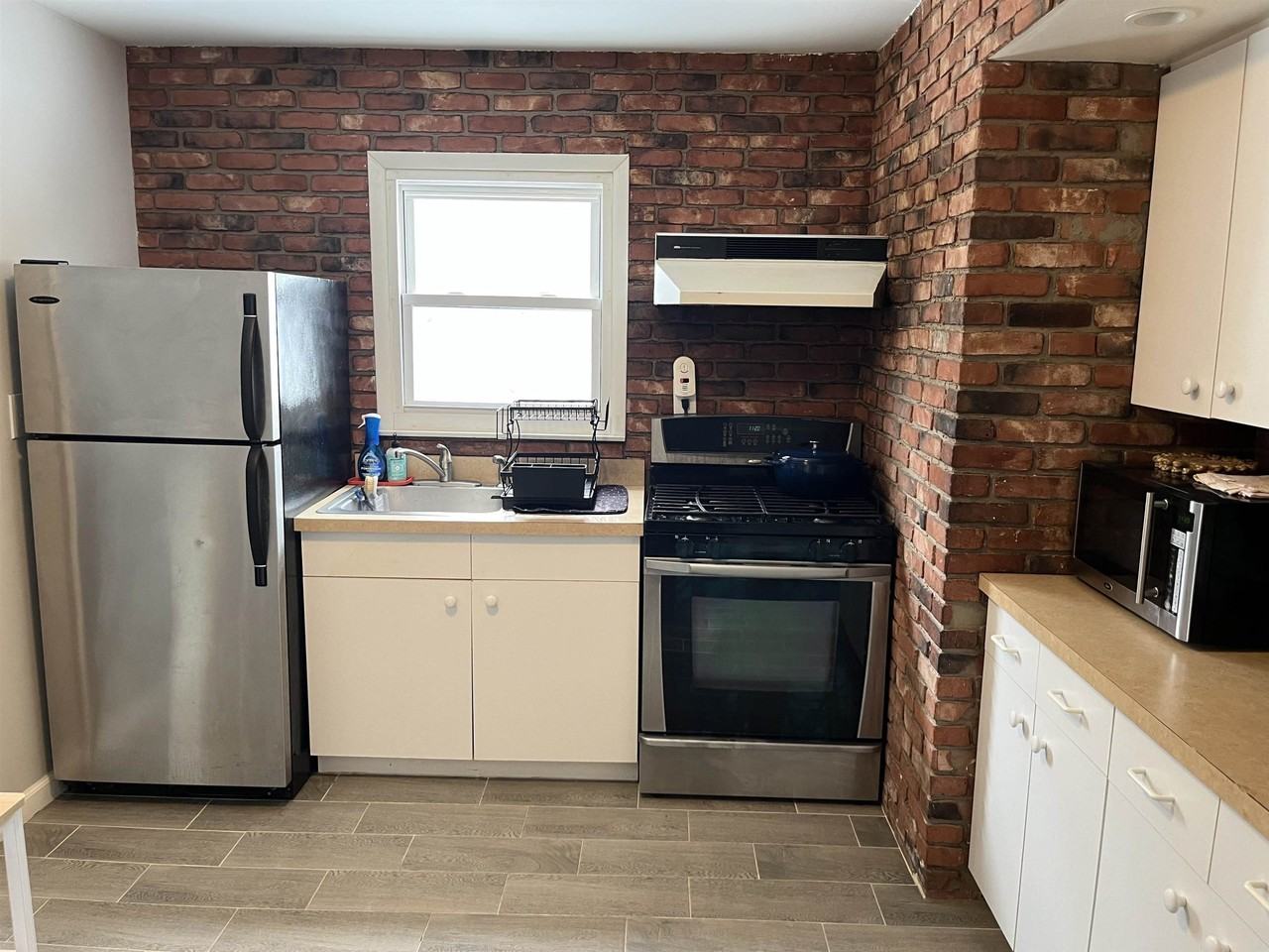 933 Lafayette Ave - Photo 2 of 9