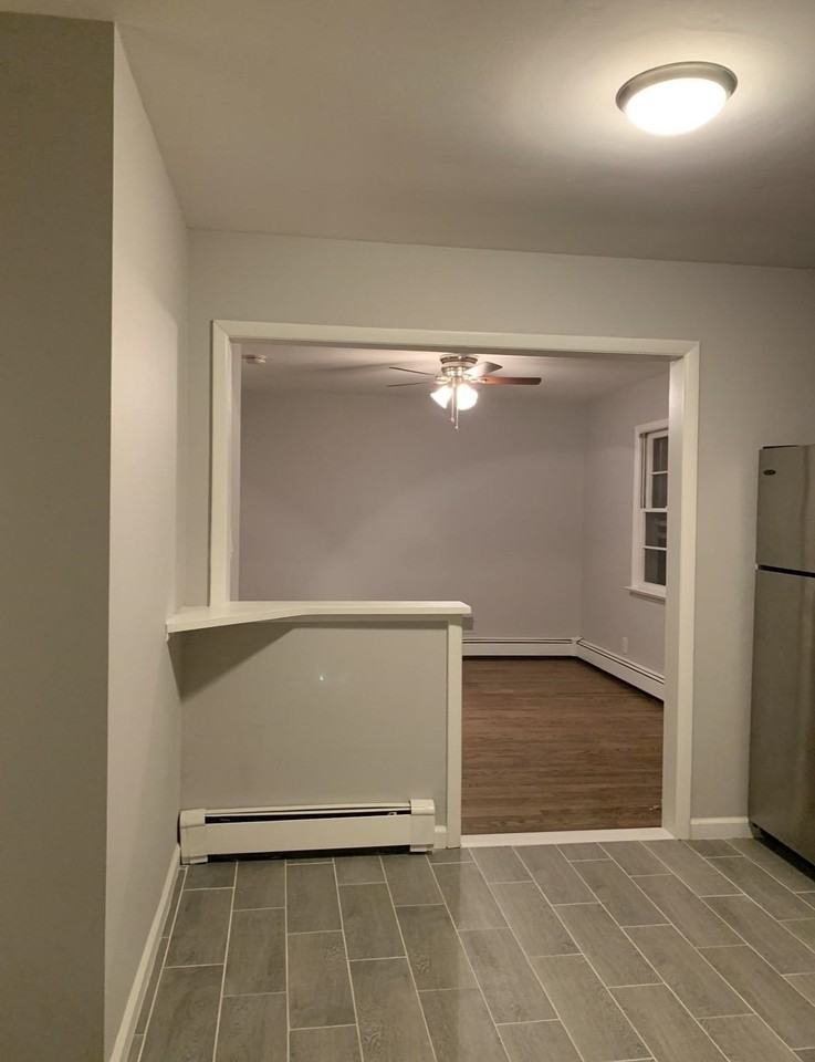 933 Lafayette Ave - Photo 4 of 9