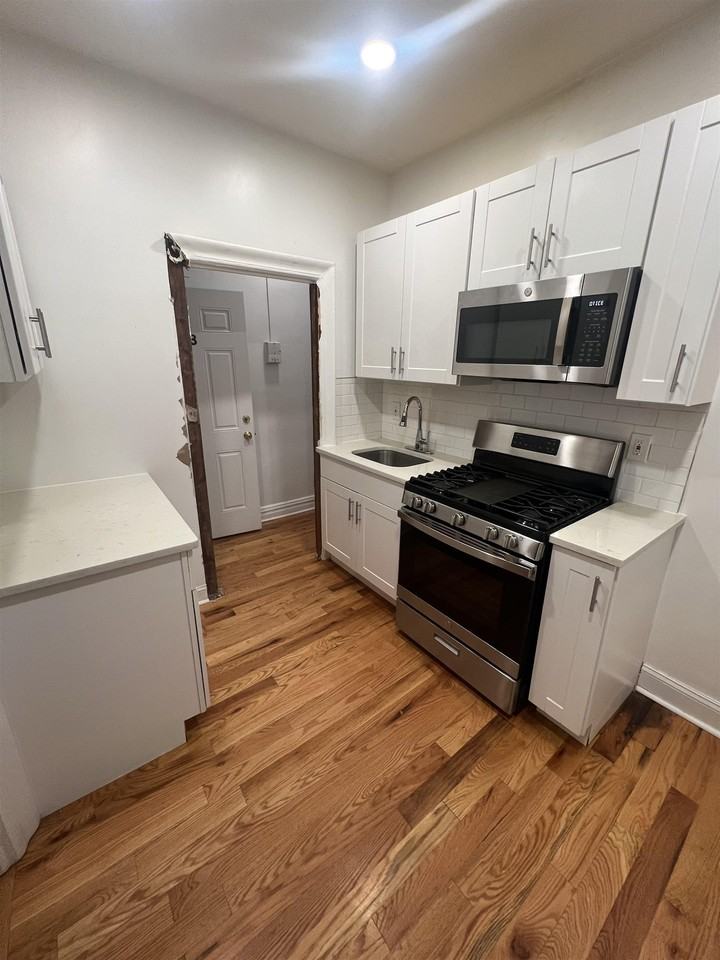 132 39th St #B3 - Photo 3 of 7