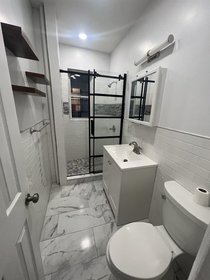 132 39th St #B3 - Photo 4 of 7