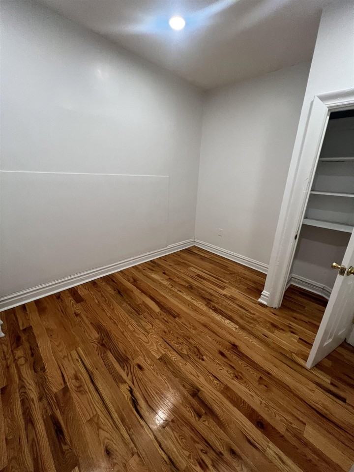 132 39th St #B3 - Photo 5 of 7