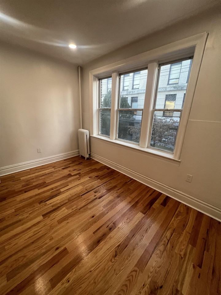 132 39th St #B3 - Photo 7 of 7