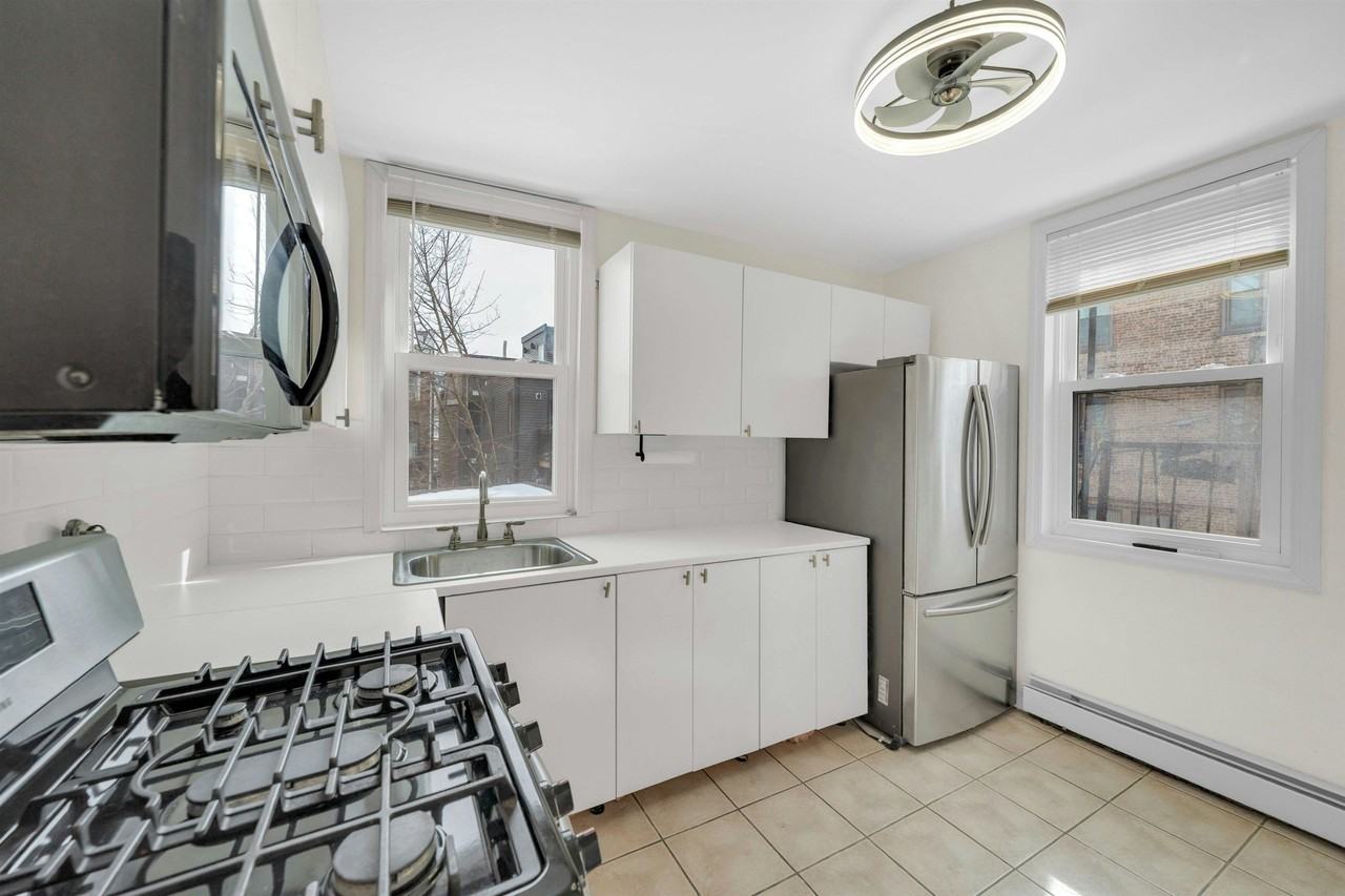 811 Montgomery St #2L - Photo 6 of 16