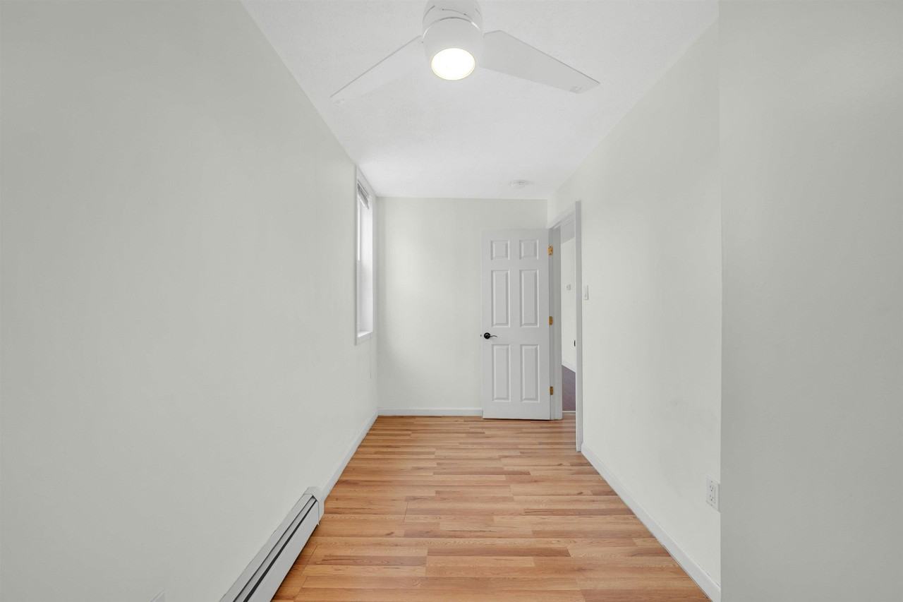 811 Montgomery St #2L - Photo 7 of 16