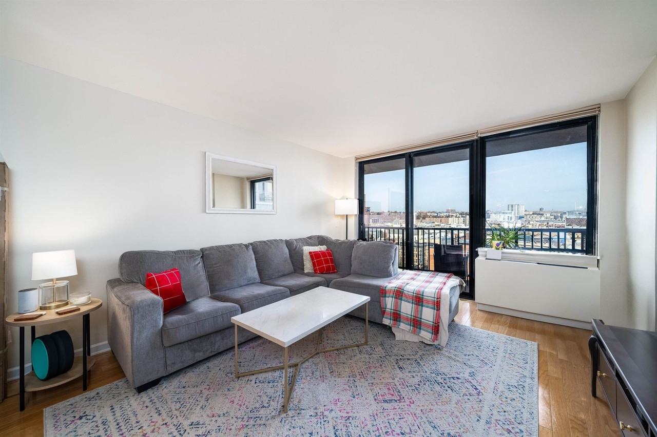 700 Grove St #11R - Photo 5 of 22