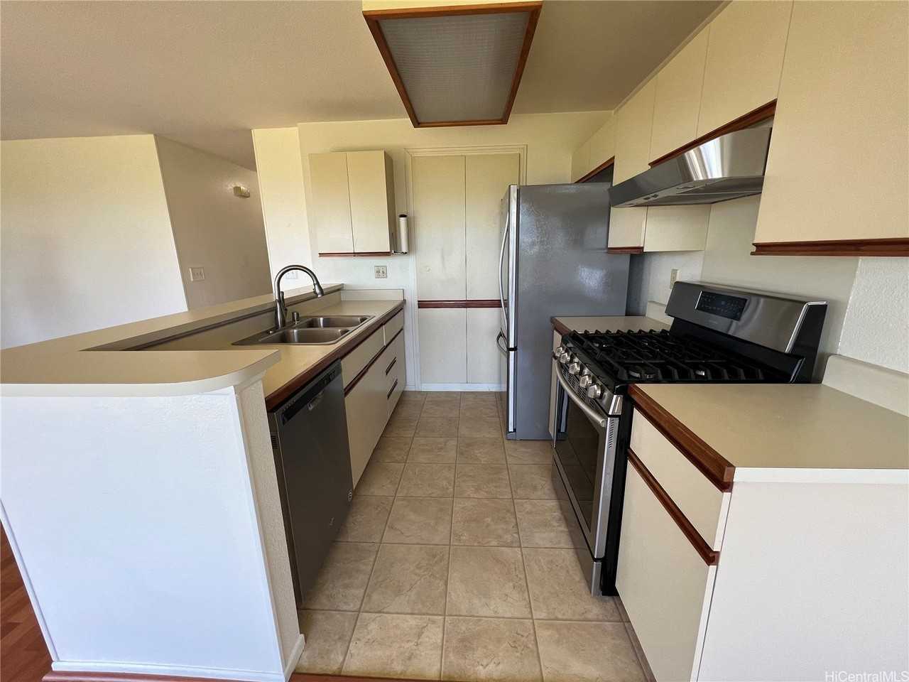 98-1961 A Kaahumanu Street - Photo 4 of 16