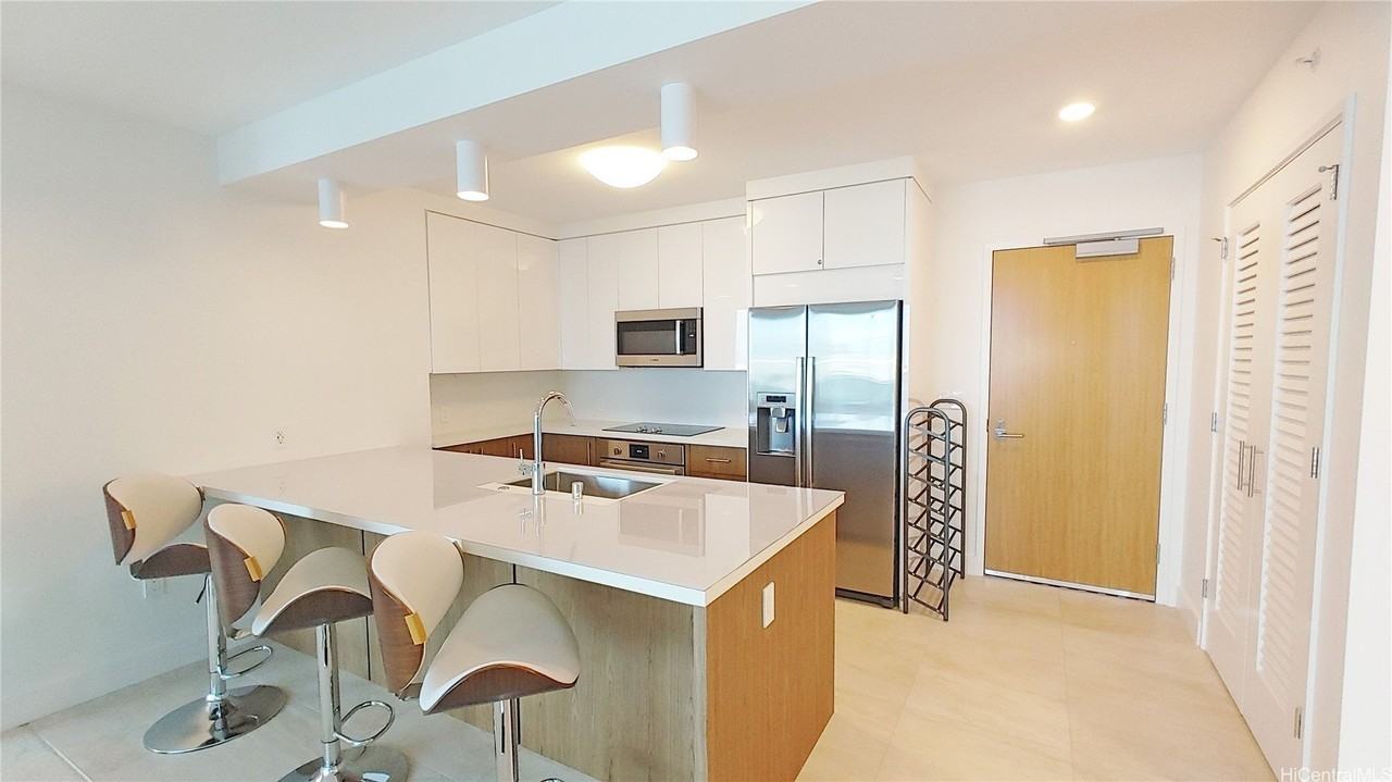 629 Keeaumoku St Apt 1402 - Photo 2 of 24