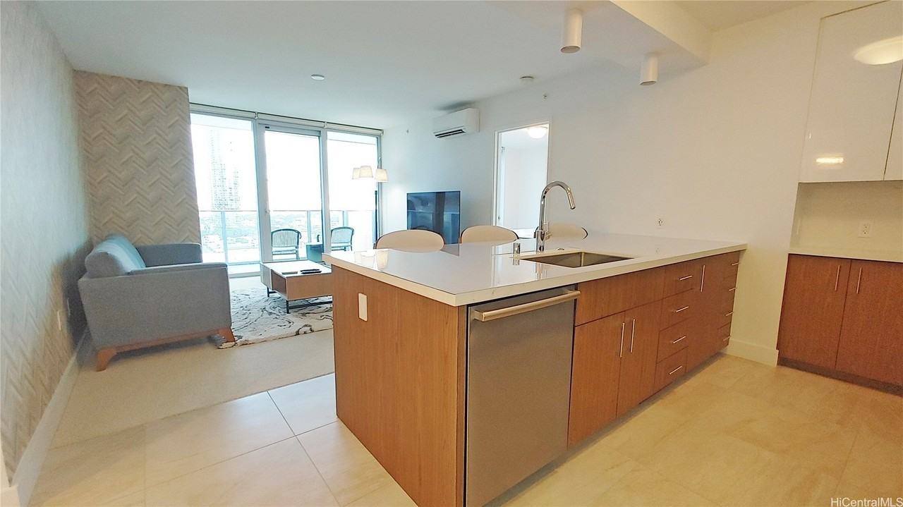 629 Keeaumoku St Apt 1402 - Photo 4 of 24