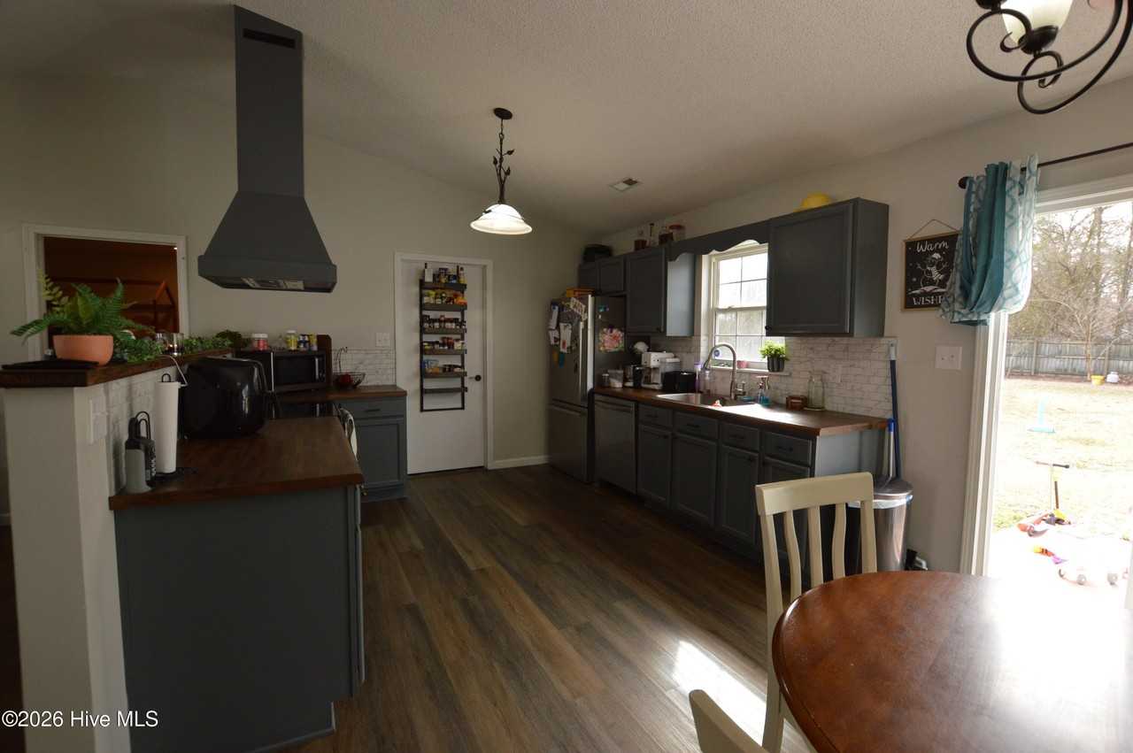 105 Potomac Ct - Photo 6 of 24