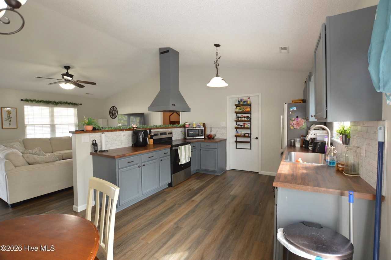 105 Potomac Ct - Photo 7 of 24