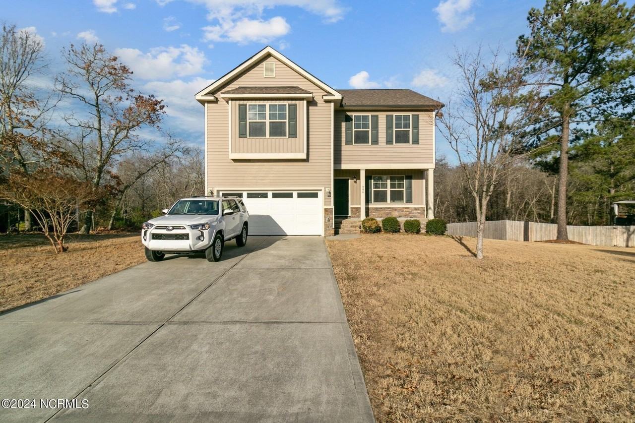 204 Sandy Springs Rd - Photo 2 of 32