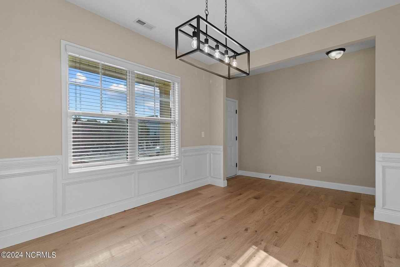 204 Sandy Springs Rd - Photo 5 of 32