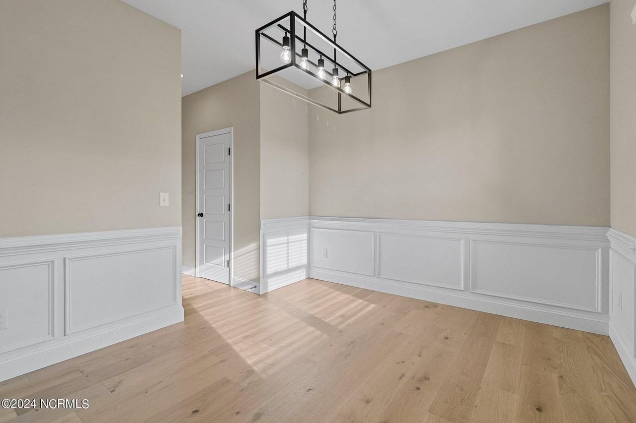 204 Sandy Springs Rd - Photo 6 of 32