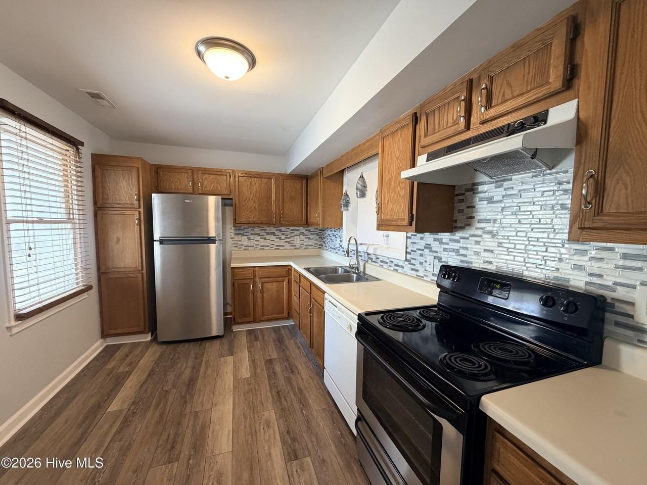 1800 Bay St Unit 103 - Photo 5 of 15