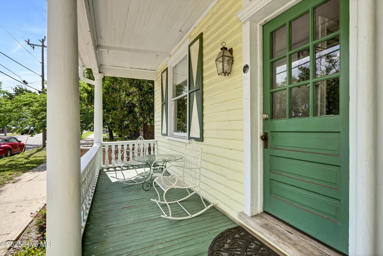 729 Princess St - Photo 3 of 15