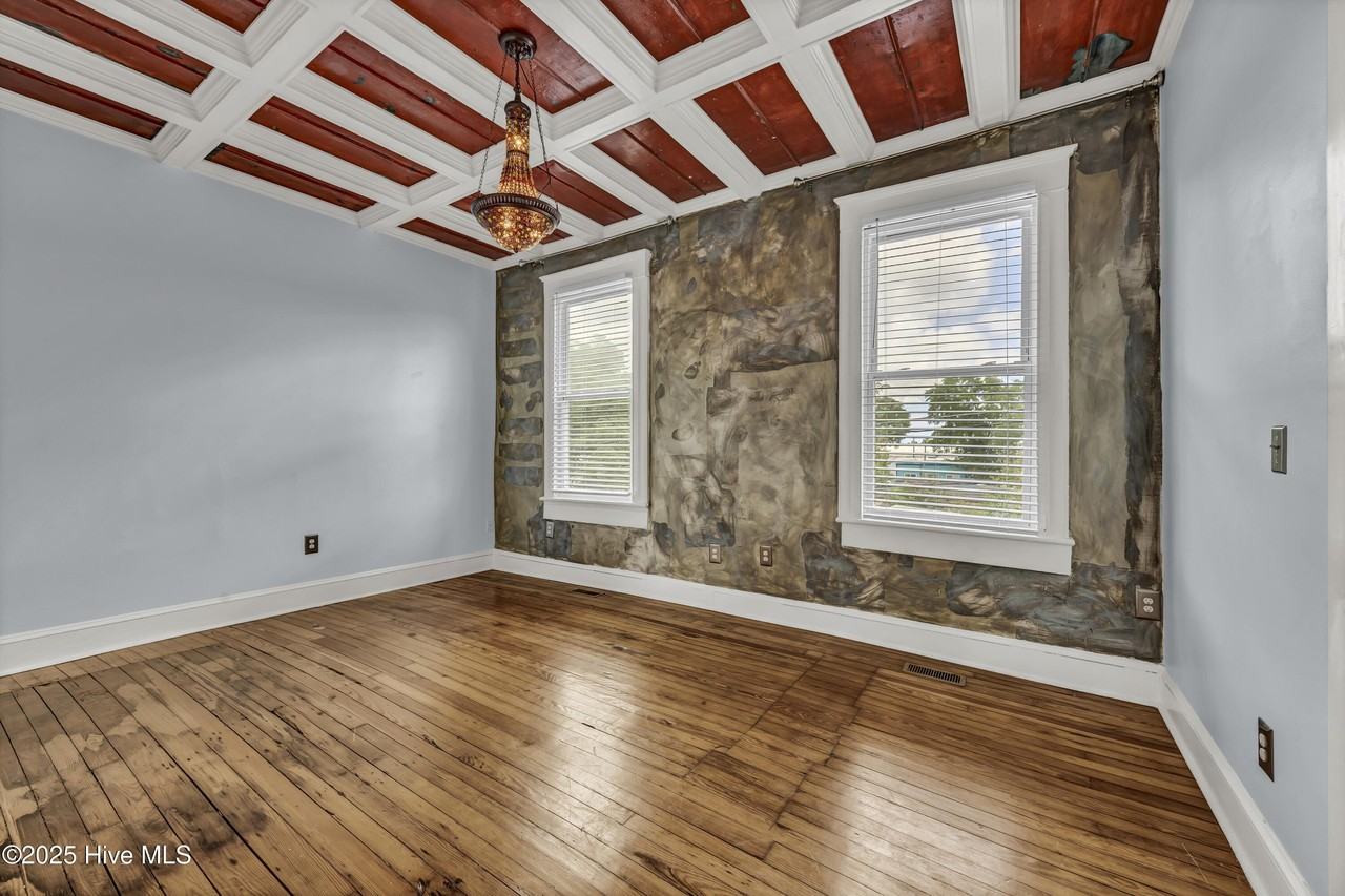 729 Princess St - Photo 7 of 15