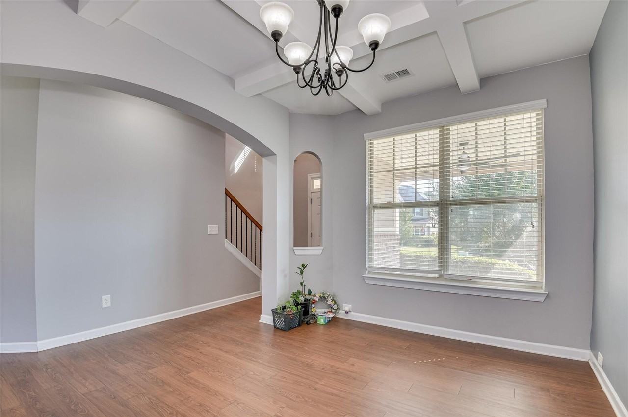 1543 Driftwood Ln - Photo 6 of 41