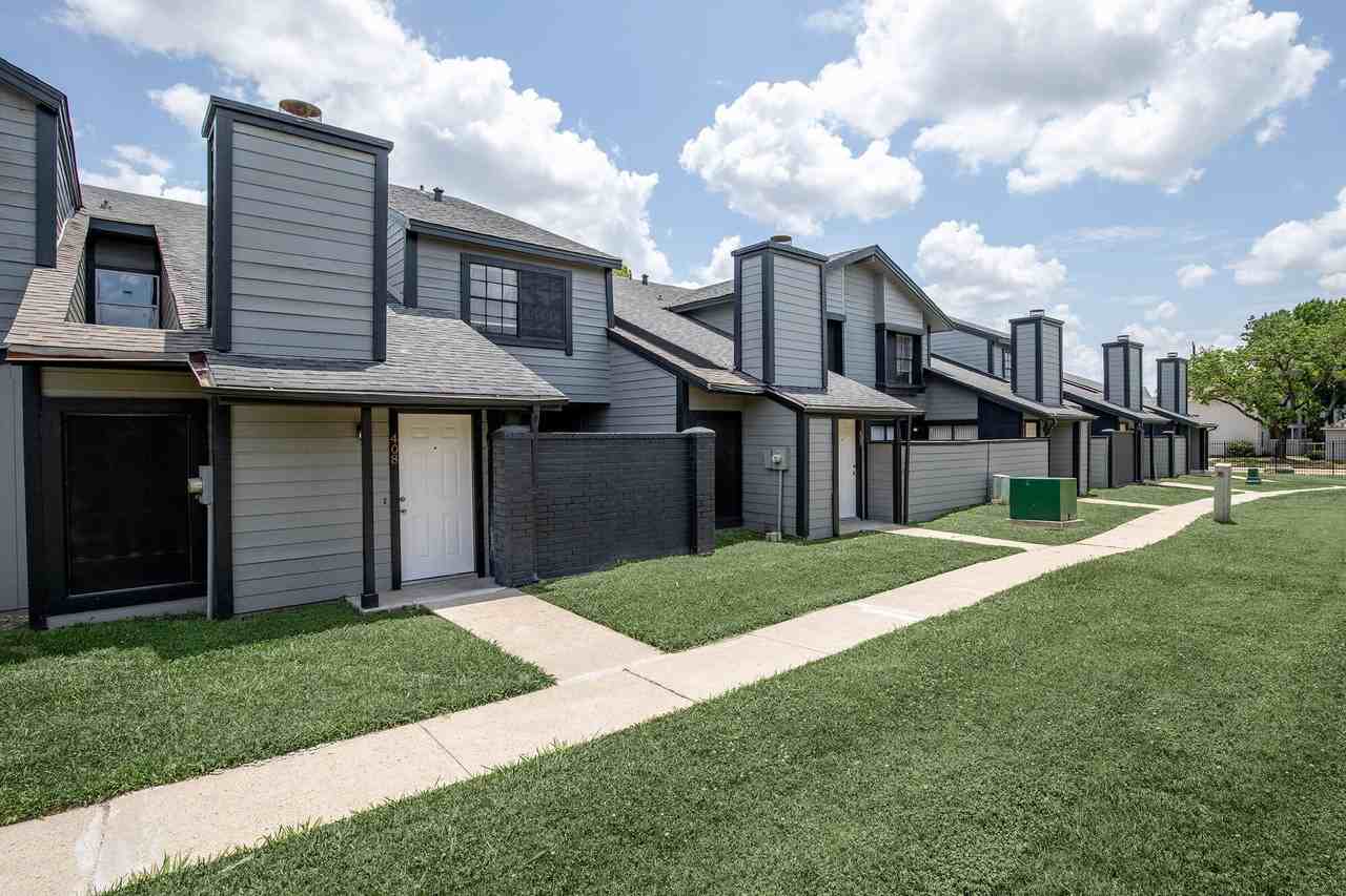 Blakemore Townhomes - Photo 5 of 39