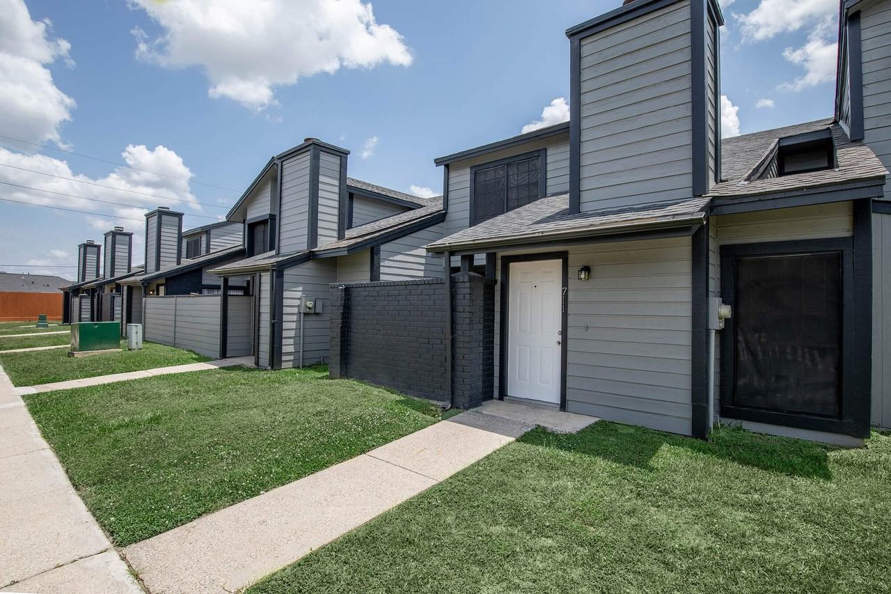 Blakemore Townhomes - Photo 6 of 39