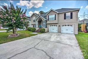 featured image of 7 Teakwood Dr