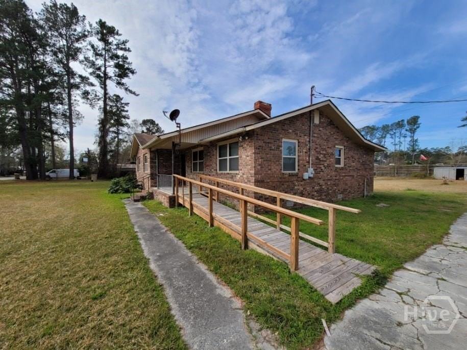 127 Laurel St - Photo 2 of 15