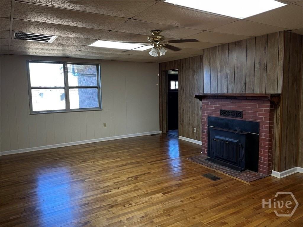 127 Laurel St - Photo 3 of 15