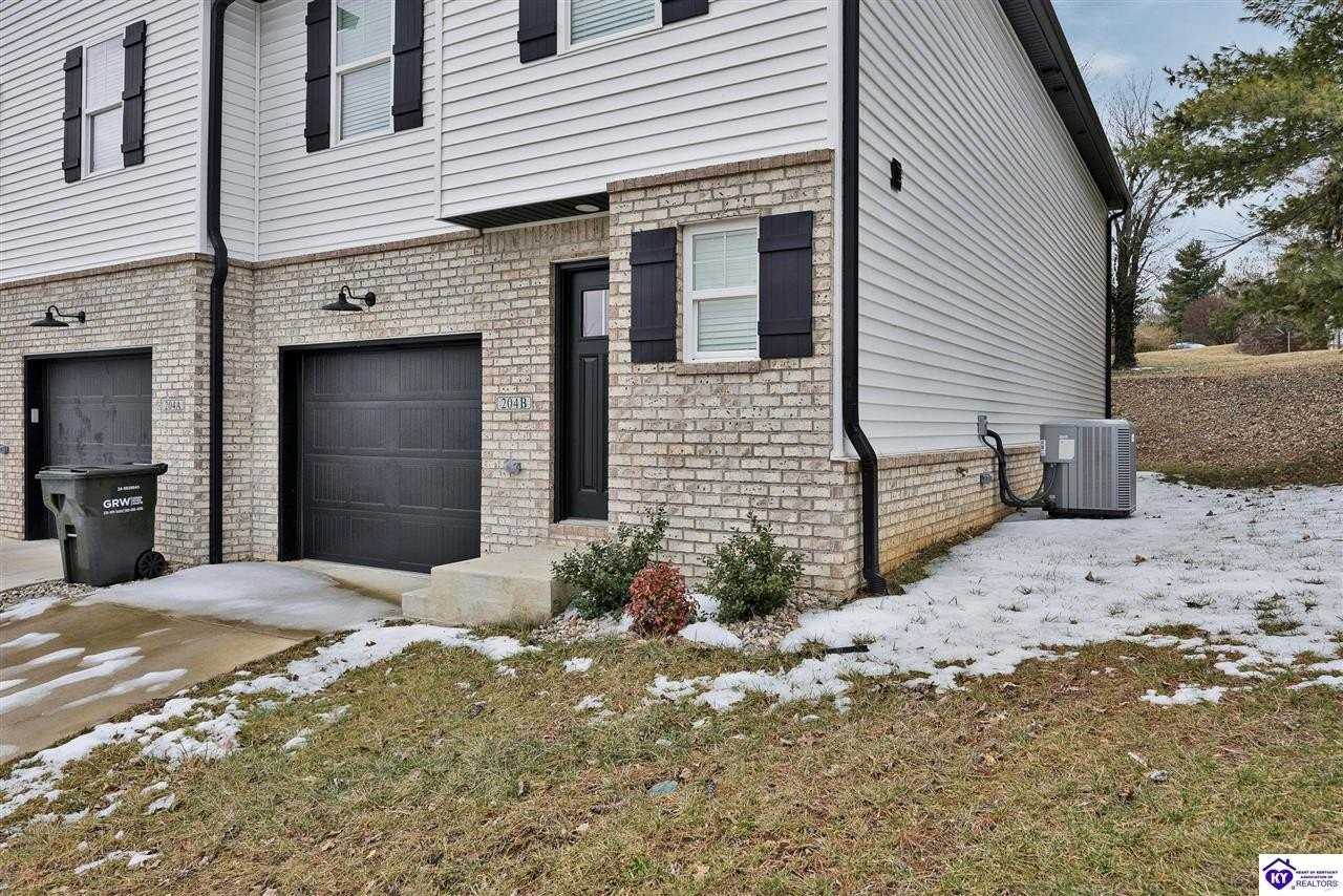 204 Hunter Ln Apt B - Photo 2 of 24