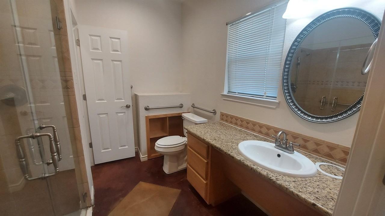 1504A Claremont Cir - Photo 2 of 11