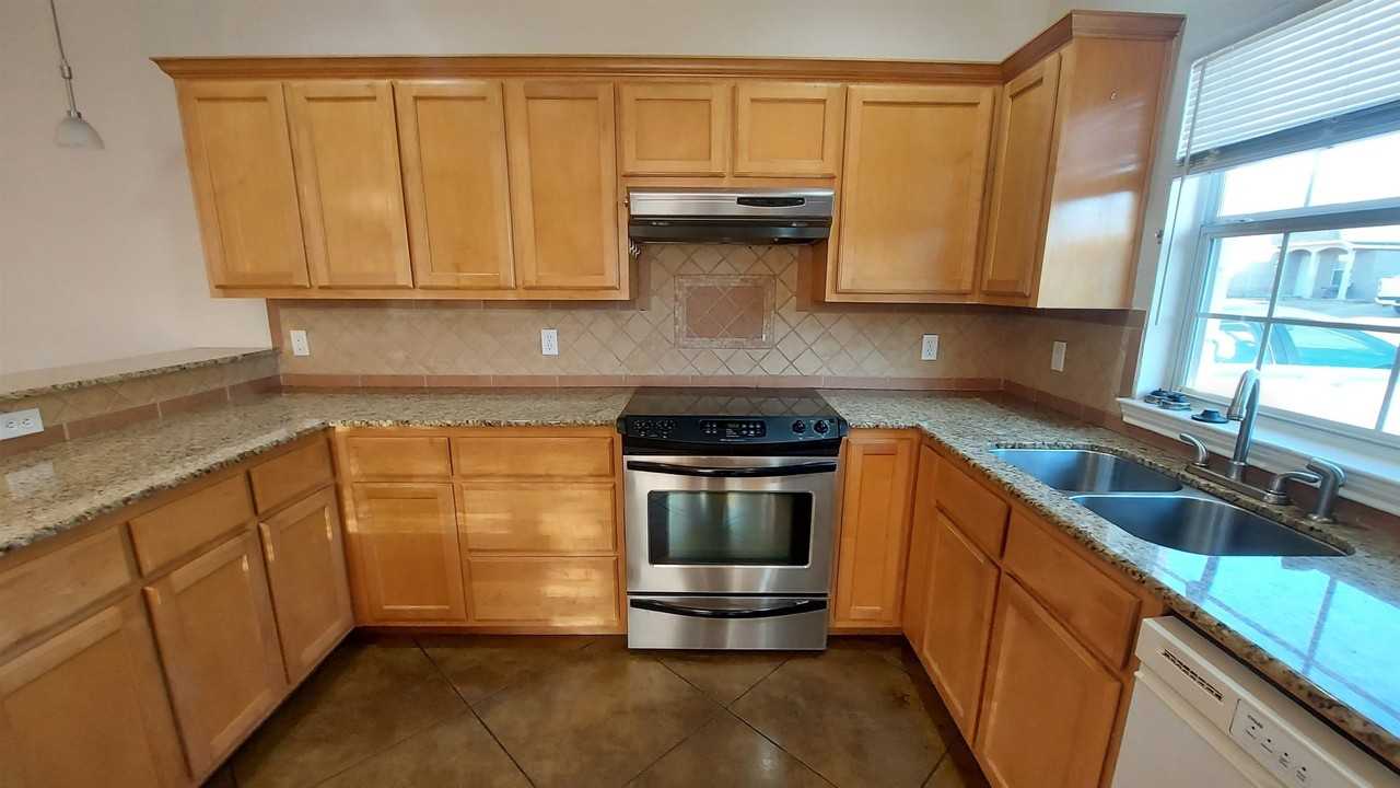 1504A Claremont Cir - Photo 7 of 11