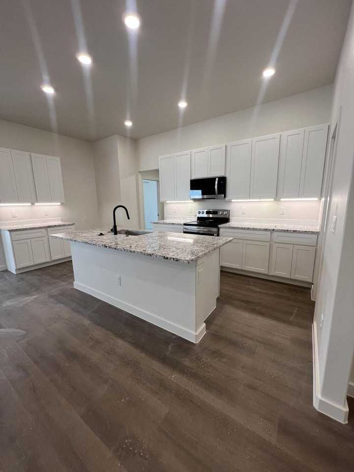 3105 140th St - Photo 4 of 23