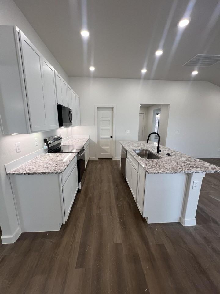 3105 140th St - Photo 7 of 23