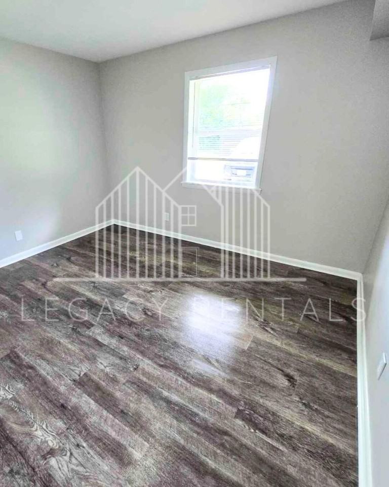 107 Robbins Dr Apt 1 - Photo 4 of 14