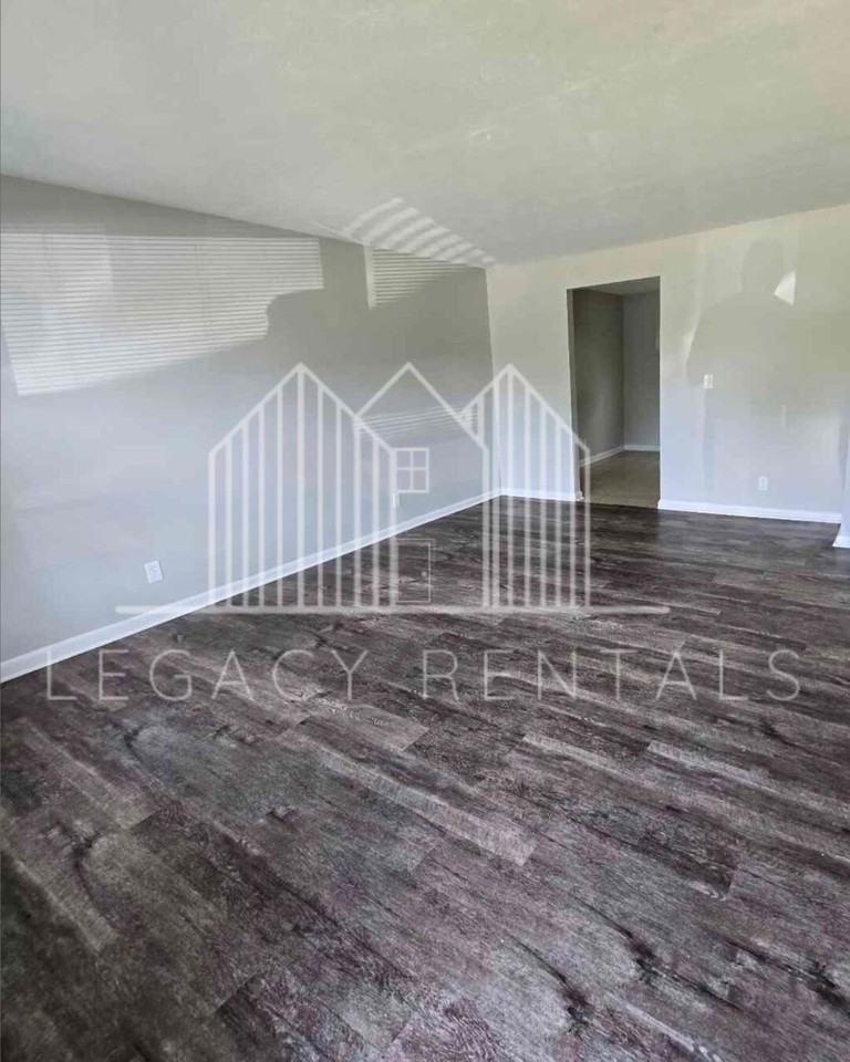 107 Robbins Dr Apt 1 - Photo 5 of 14