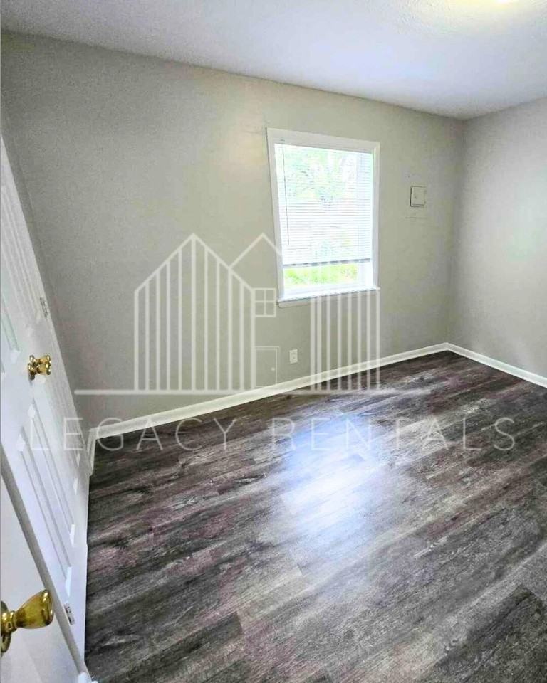 107 Robbins Dr Apt 1 - Photo 7 of 14