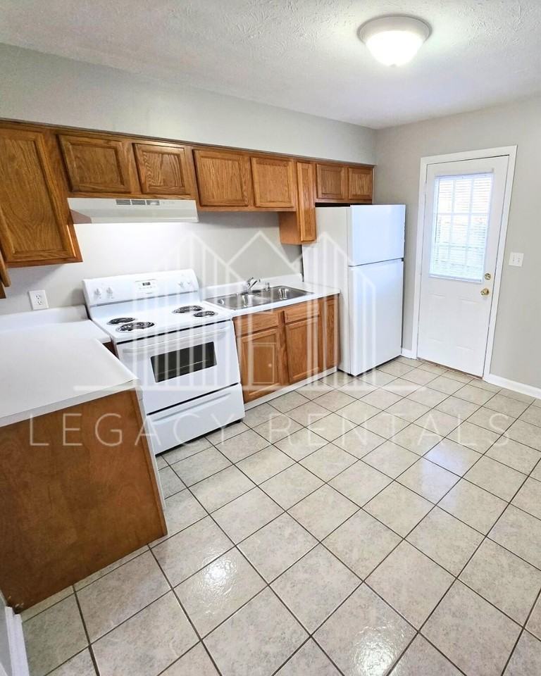 107 Robbins Dr Apt 5 - Photo 2 of 13