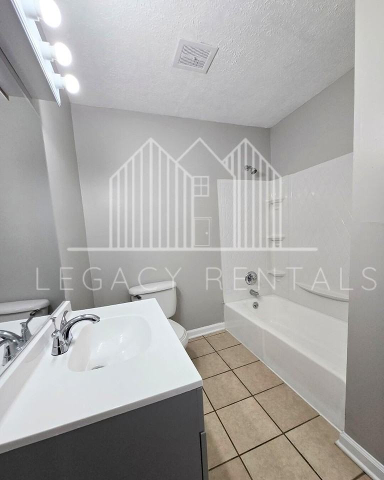 107 Robbins Dr Apt 5 - Photo 6 of 13