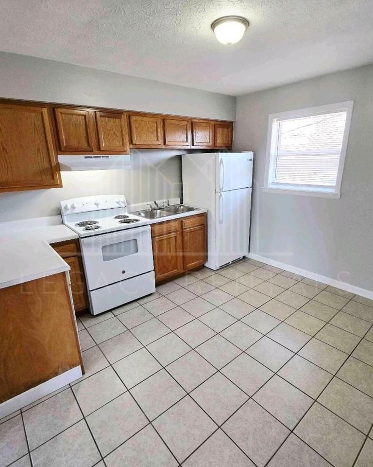 107 Robbins Dr Apt 6 - Photo 4 of 14