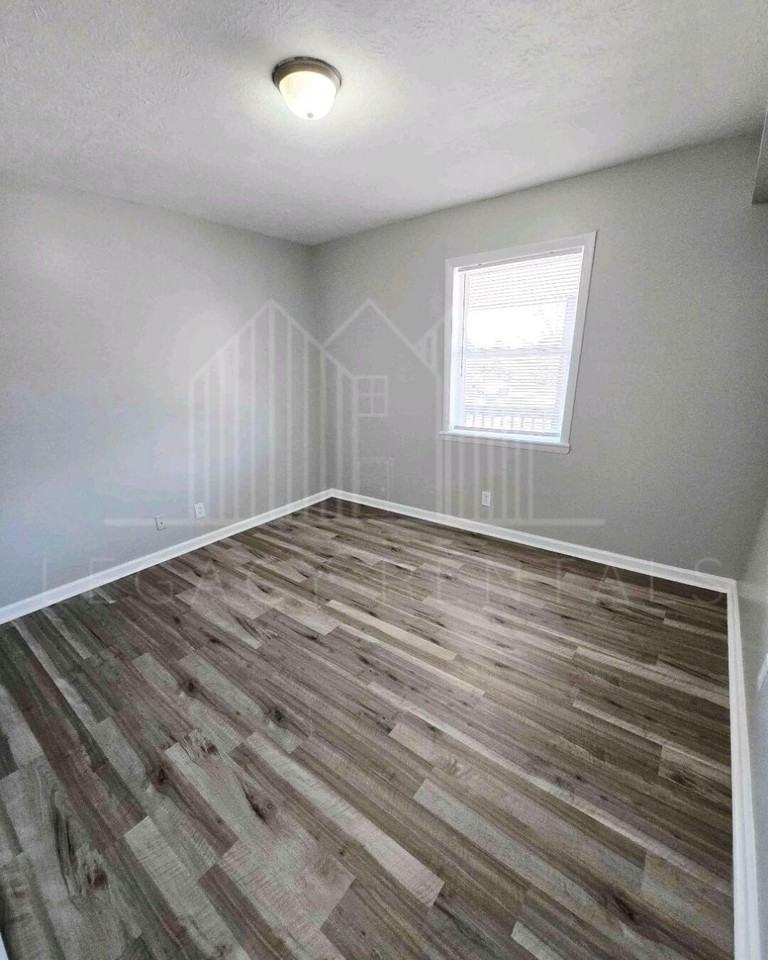 107 Robbins Dr Apt 6 - Photo 5 of 14