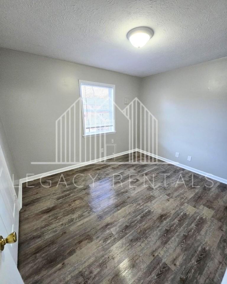 107 Robbins Dr Apt 6 - Photo 7 of 14