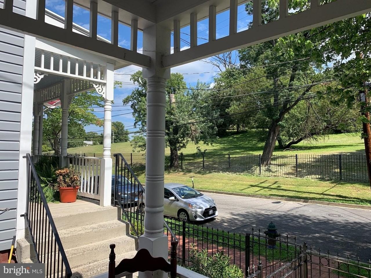 2237 14th St Se - Photo 5 of 32