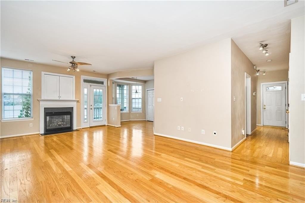 5440 Summer Cres - Photo 4 of 32