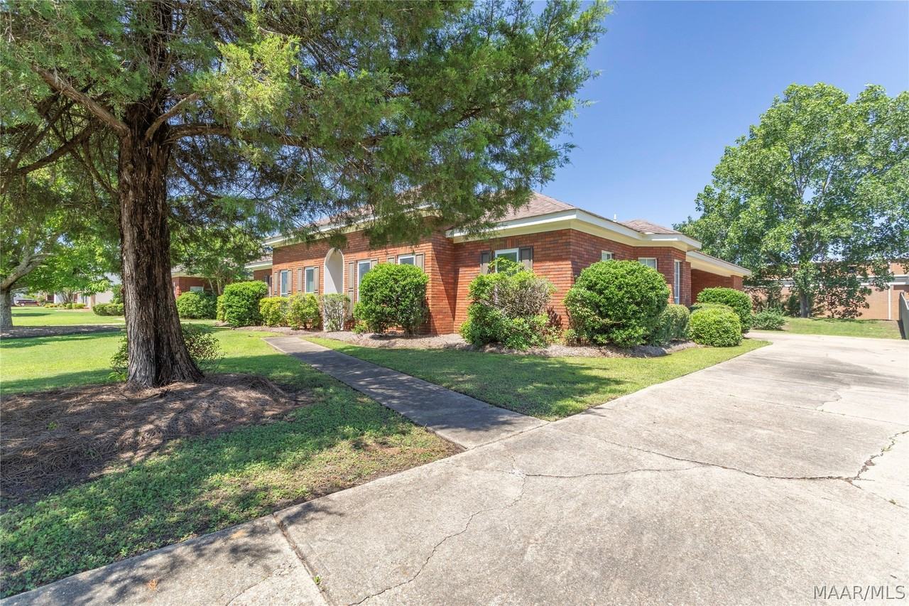 1855 Brookstone Dr - Photo 3 of 31