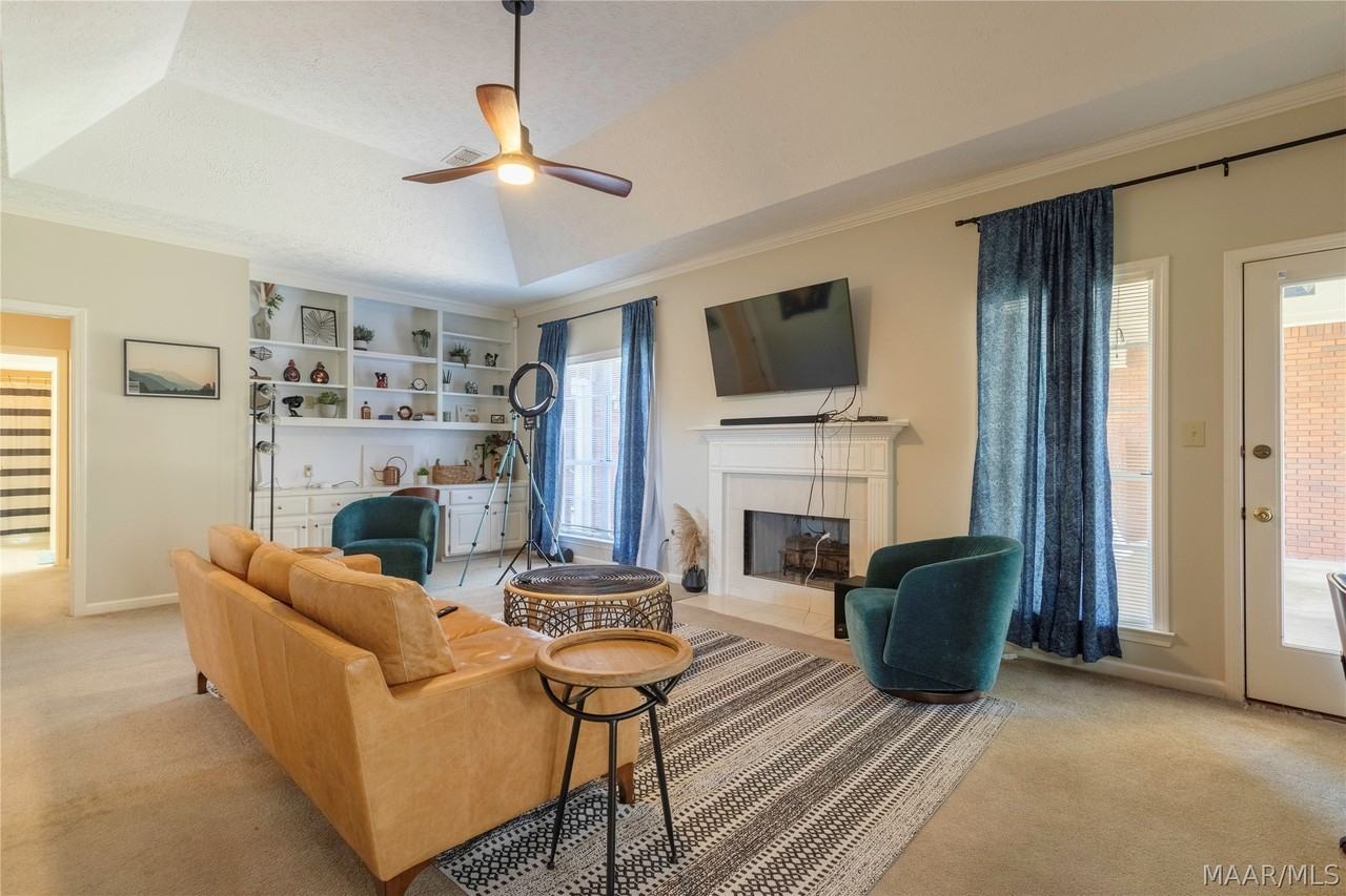 1855 Brookstone Dr - Photo 4 of 31