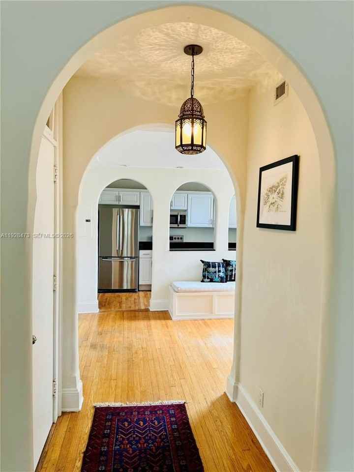 3224 Biscayne Blvd #2F - Photo 5 of 33